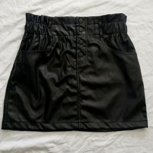 Black leather  skirt/ CI SONO. Sice L